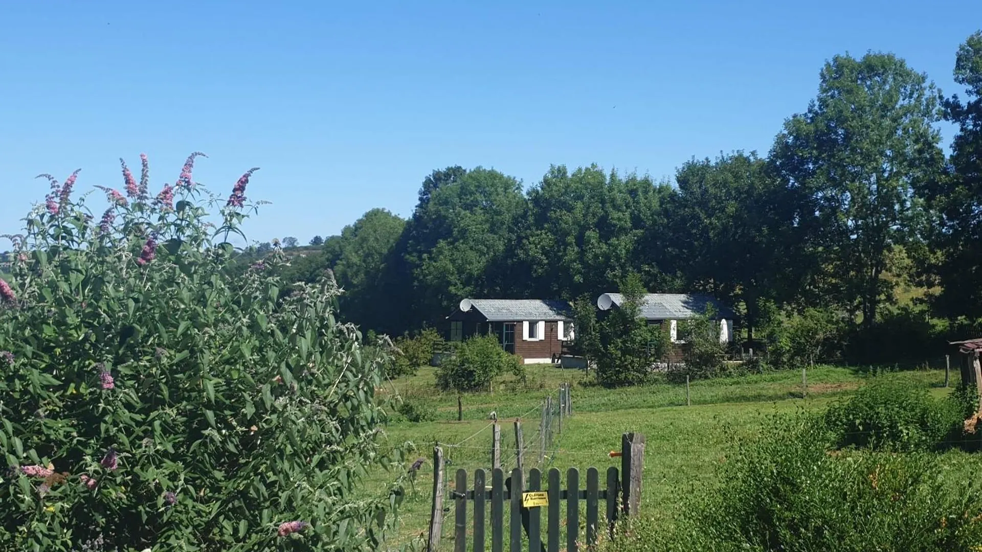 Les Chalets De L'Essentiel Lacaze